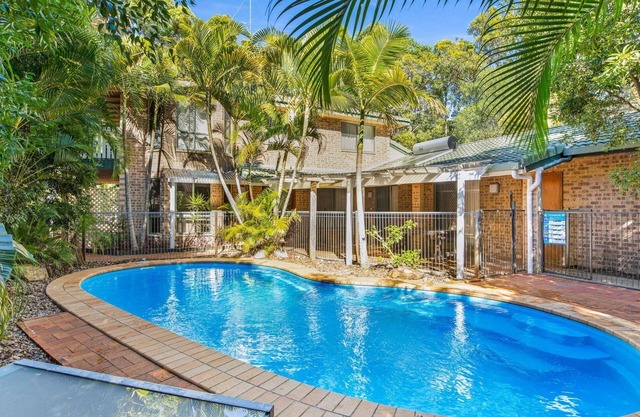 Amaroo - Rainbow Shores. Room For Everyone! Walk to the Beach! Pool