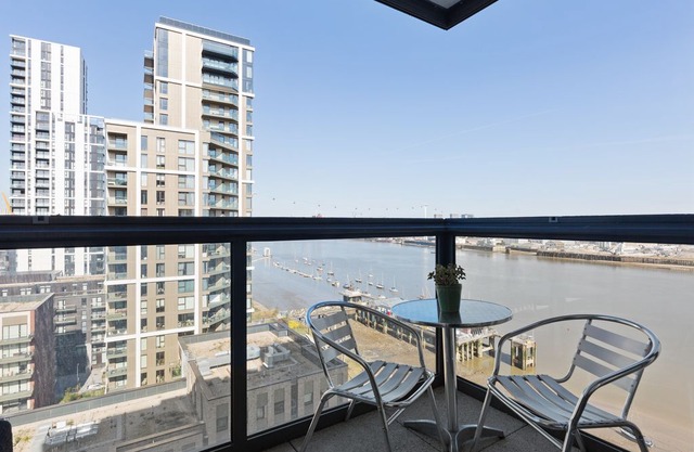 Amazing 2 Bed Apt w/Balcony nr O2 Arena and Excel