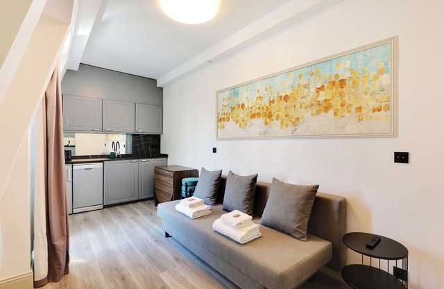 Amazing 2BD/6P apt with A/C - Bastille