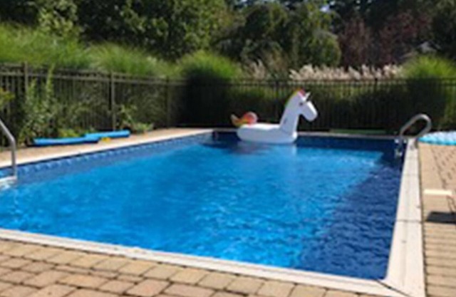 Amazing 4 BR Catskills Oasis with Pool - sleeps 10-12!