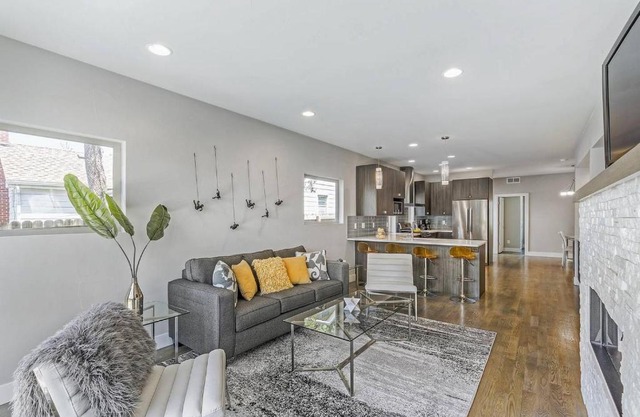 Amazing 5BR Home! DU - Walk Everywhere! Sleeps 15!