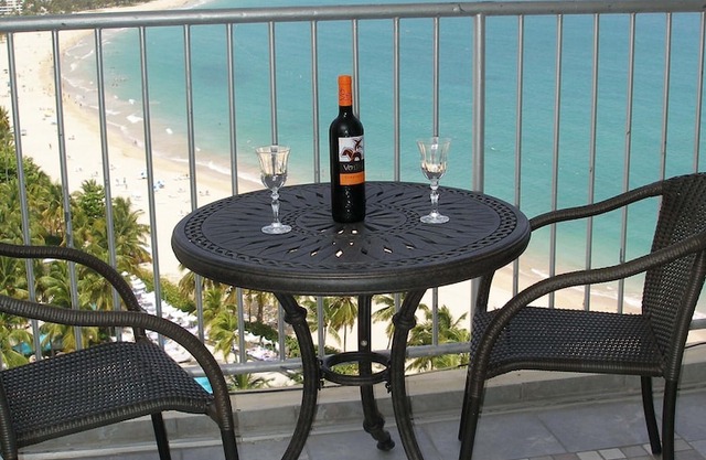 Amazing Blue Ocean View- Beach Front, Wifi, Parking