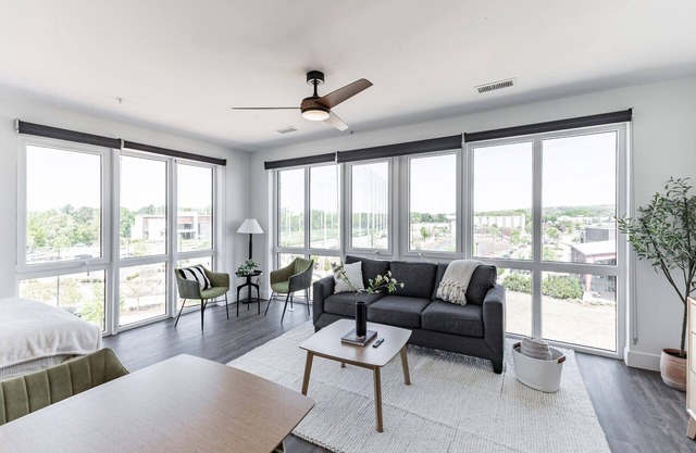 Amazing Downtown Getaway | Kitchen & In-unit laundry | Pet Friendly