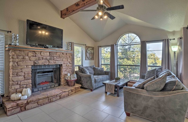 Amazing Family Lake House!..Lake Travis Views!..Pet Friendly..WIFI..FEED DEER!