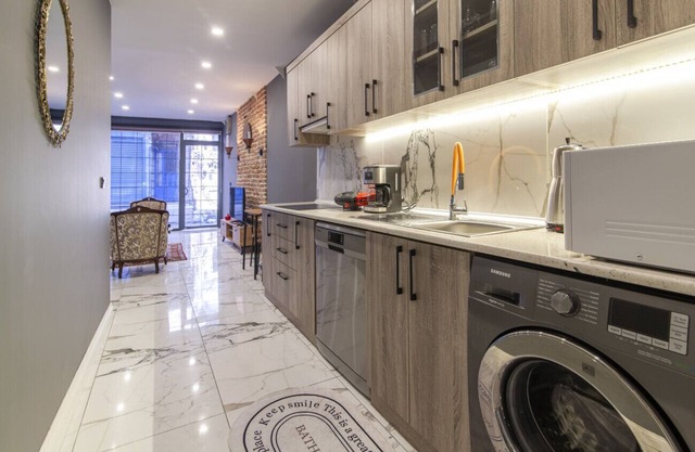 Amazing Flat near Kennedy Avenue in Fatih