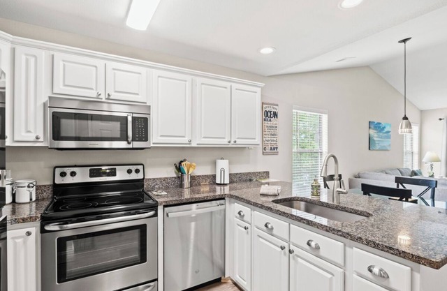 Amazing Golf & Lake View in True Blue -Professionally Cleaned