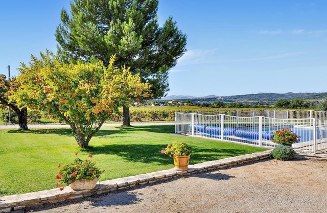 Amazing home in Bedoin