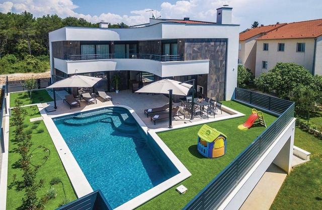 Amazing home in Biograd with kitchen