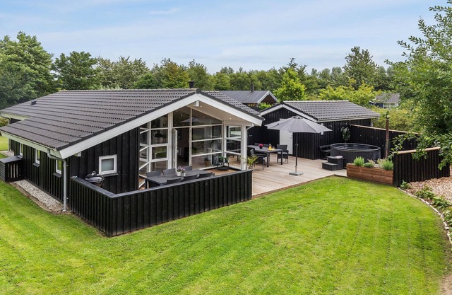 Amazing home in Hemmet with sauna