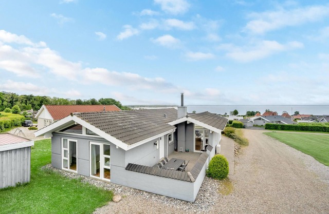 Amazing home in Sjølund with kitchen
