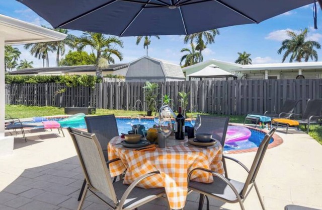 Amazing Home w/Heated Pool 8 mins to the Beach!