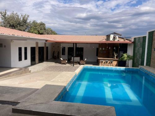 Amazing home with outdoor space, Pool and Parking