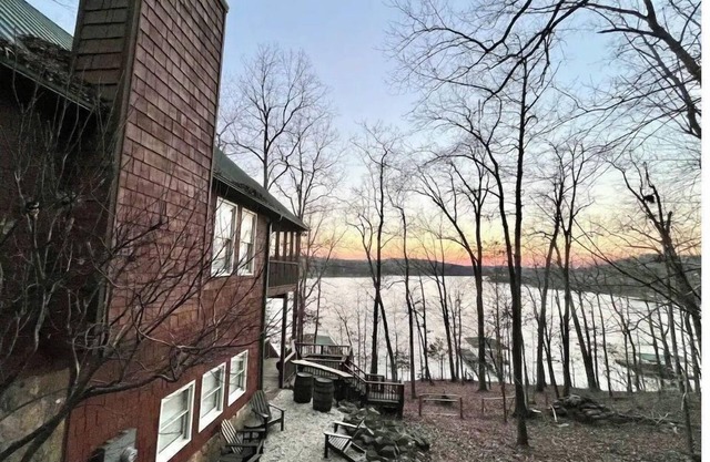 Amazing Lake /Mountain Setting