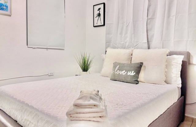 Amazing Location: Close to airport, Isla Verde beach/Full A/C