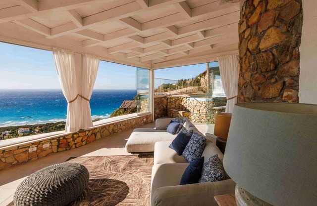Amazing, luxurious villa with private pool in panoramic position