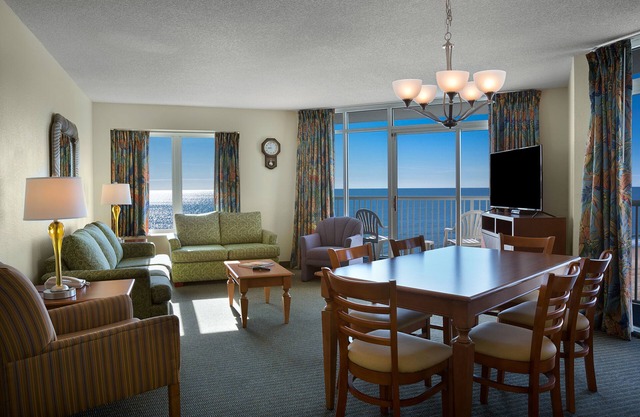 Amazing Oceanfront 3 Bedroom Condo + Official On-Site Rental Privileges