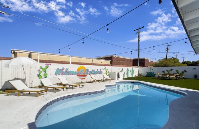 AMAZING OLD TOWN SCOTTSDALE 3B/2b + HEATED POOL!