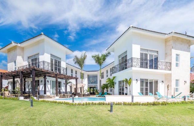 Amazing Private Villa with Chef and Maids