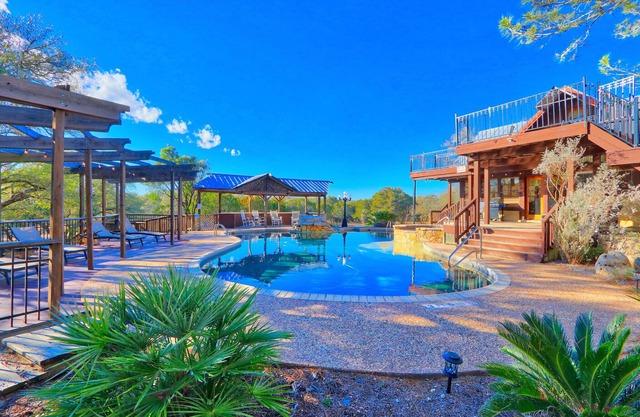 Amazing Ranch Sleeps 42 Plus! Located On 75 Acres With A Pool And Barn