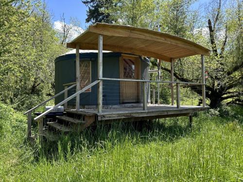 Amazing Romantic Yurt with Spectacular Landscape Views in Oregon