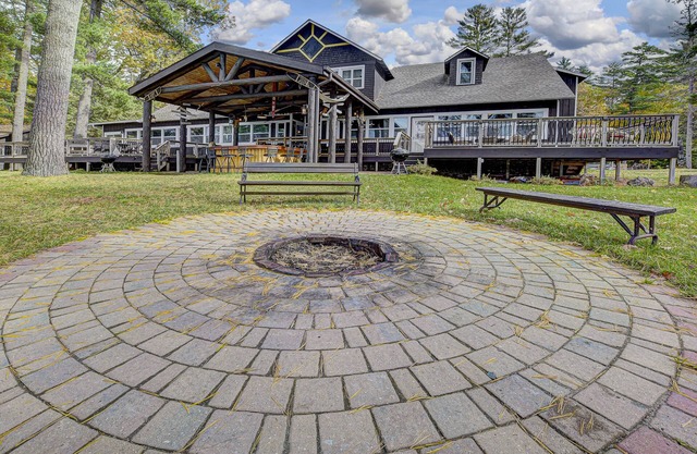 Amazing, sleeps 26, covered lakeside, bar, beach, Big St Germain Lake