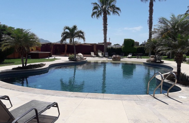 Amazing Studio w/king bed quiet beautifull swimming pool deck nearby the beach