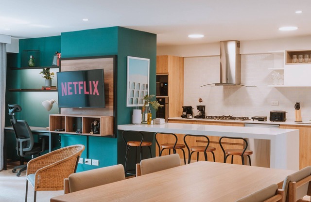 Amazing!TOP FLOOR!1,162ft Apt. 24/7 Front Desk-503