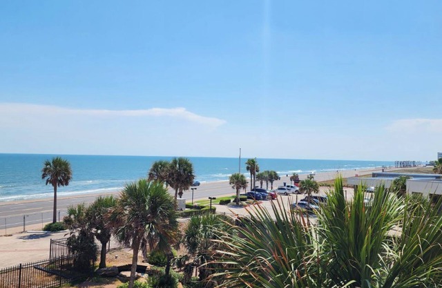 Amazing top floor ocean view!