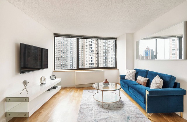 Amazing UES 1 Bed w/Gym, Pool, River Views #6181