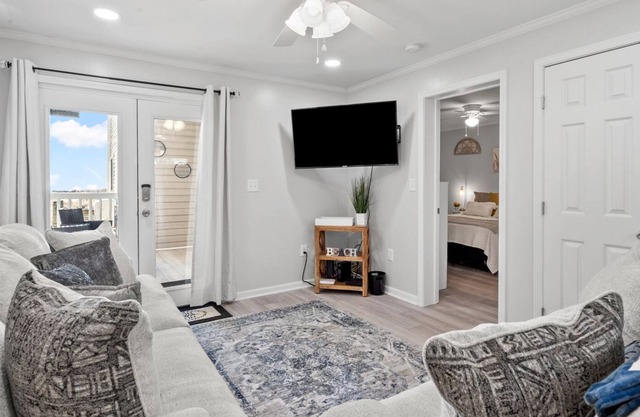 Amazing views,updated and modern ocean view condo w/private balcony and shared pool