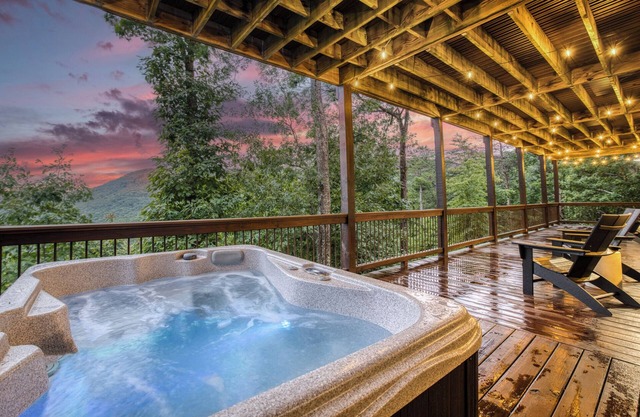 Amazing Views-Game Room-Wrap around decks-Hot tub