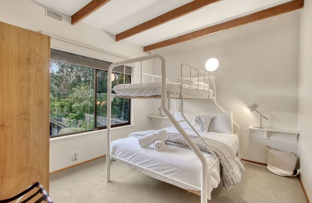 Amazing waterfront views, scenery, bird-life, free kayaks & private jetty