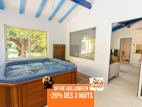 Ambiance Jacuzzi Halloween - Idéal couples et petites familles - 15min Parc Spirou - Nocturnes les 25, 30, 31 octobre et le 1er novembre - Jardin - 15min Avignon - Parking privé gratuit - Calme et charme provençal