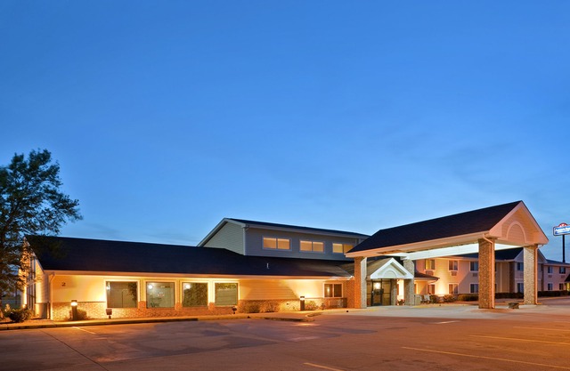 AmericInn by Wyndham West Burlington
