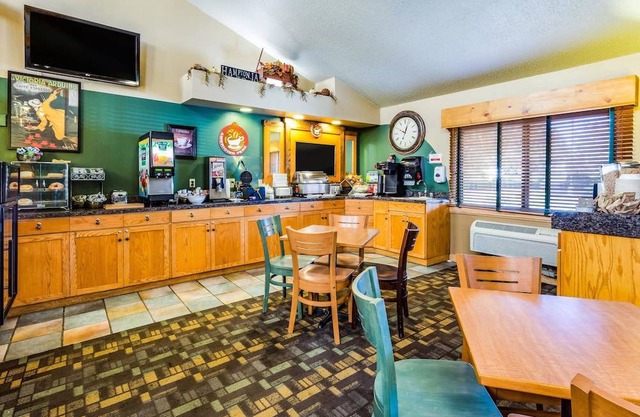 AmericInn by Wyndham Hampton