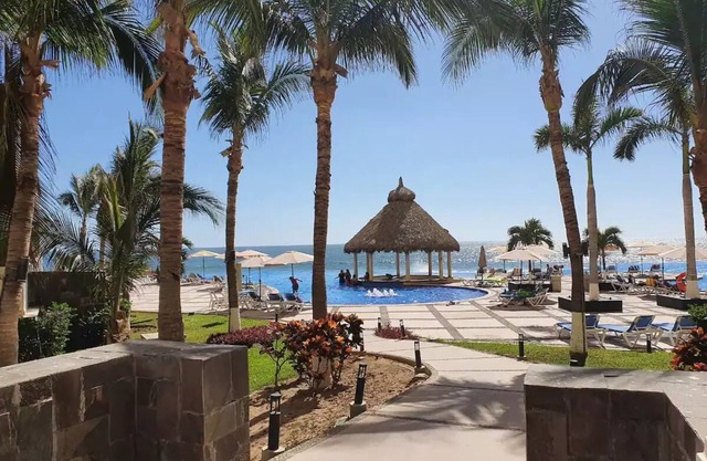 Amplio condominio de 3 recamaras en Gavias Grand frente al Mar.nn
