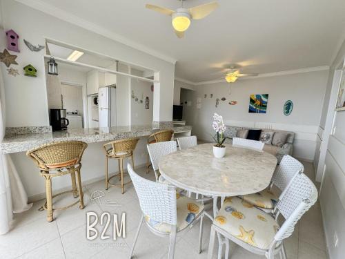 Amplo apartamento no coração da Cidade, quadra mar