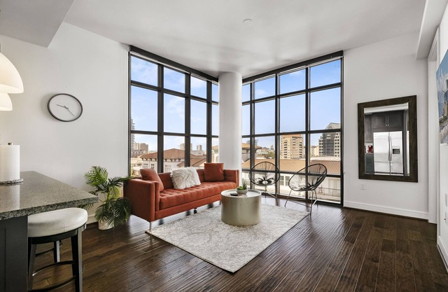 Amyfinehouse UPTOWN DALLAS+2BR Corporate Luxury Apt+Pool+Gym+Katy Trail