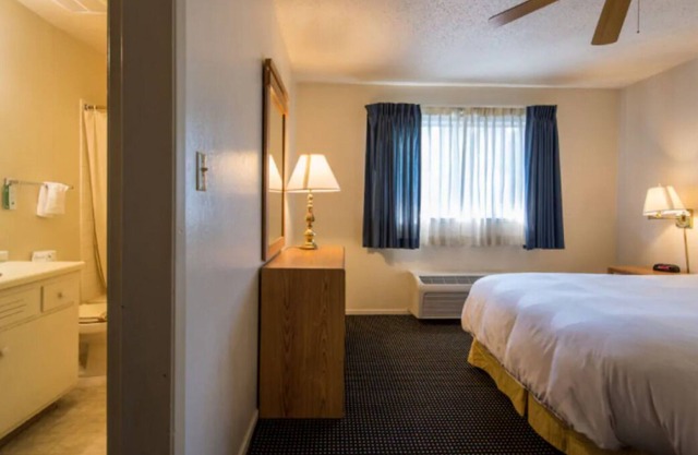 AN ADVENTURE AWAITS! 2 SPACIOUS UNITS, POOL, COMPLIMENTARY BREAKFAST!
