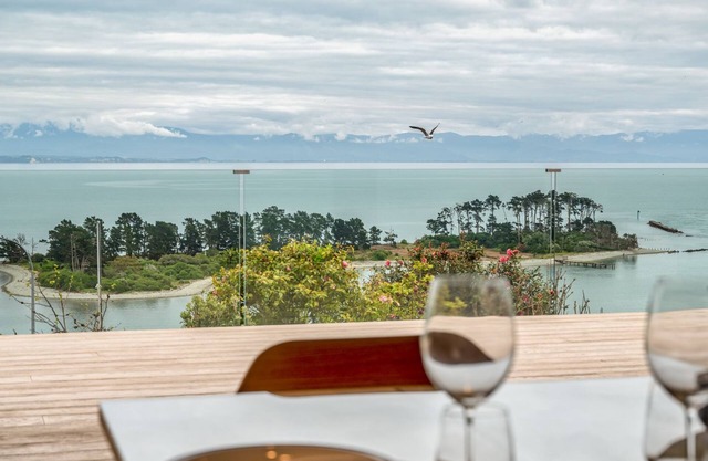 An executive home with stunning ocean views close to Nelson city