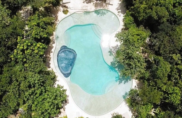 ANANA Yaaxlum 105 S Oasis pool and Jacuzzi