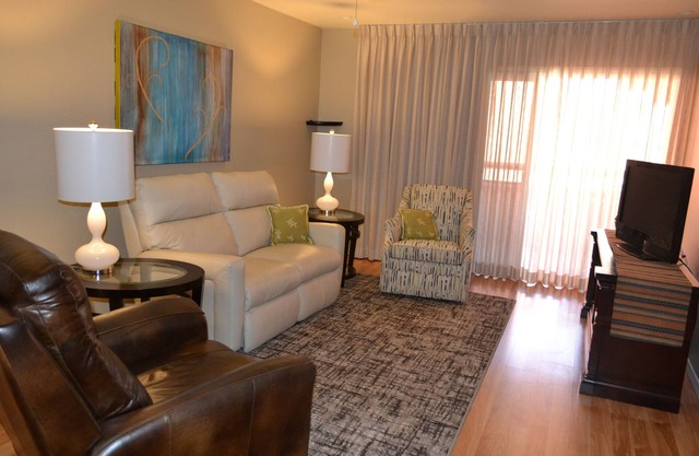 Anasazi Village - Beautiful Setting-Dining, Shopping, Golf, Peaceful
