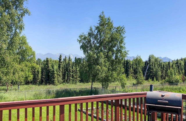Anchorage Abode w/ Garden + Chugach Mtn Views