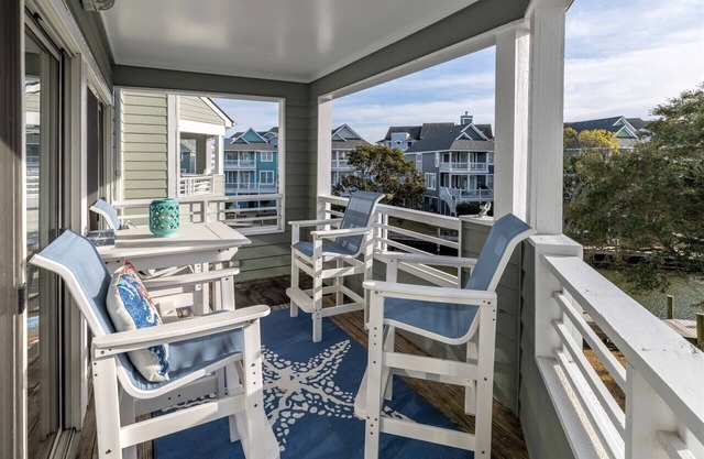 Anchors Away, Dog-Friendly & Upgraded Condo in Pirate's Cove!