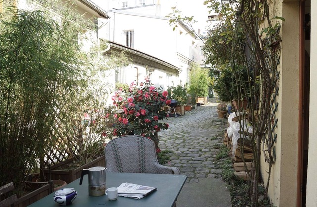 Ancien Atelier Transformé en Maison, Dans une Cour Typique de Ménilmontant !