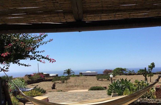 Ancient Dammuso in Pantelleria with sea view