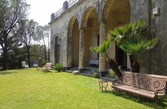 ANCIENT MANOR HOUSE SURROUNDED BY A PRIVATE PARK, BETWEEN ETNA AND THE SEA