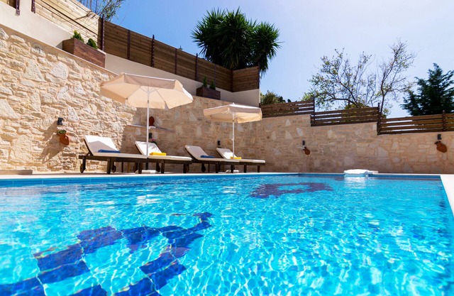Anemeli apartment, Private & Kids pool, Local tavern