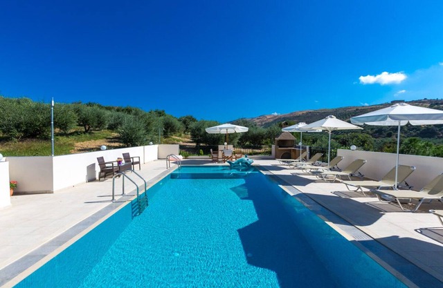 Anemomylos Villa II, with 45m² Private Pool & BBQ, Walking distance to amenities
