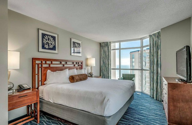 · Angle Oceanfront 2BR Condo - Top Rated Resort!
